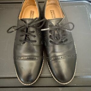 Johnston & Murphy Boys' Conard Cap Toe Oxfords. SIZE 1.5